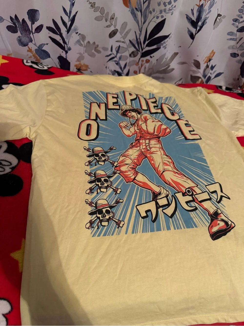 Onepiece Graphic Tee - Crewneck Size Large NWT C5